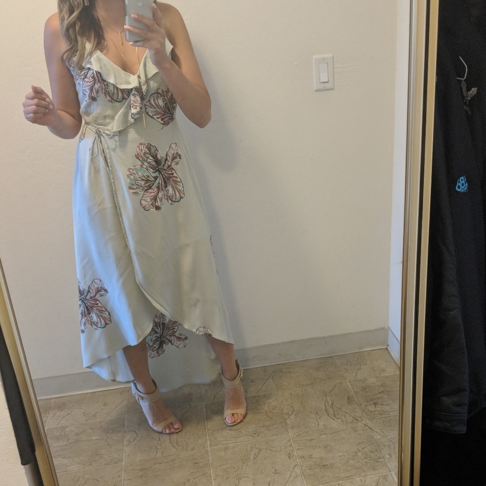 Sz small lulus sky blue very light wrap dress